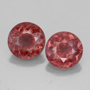5.04 ct Pink Malaya Garnet Gemstone, Malaya Garnet Gem in Round Facet Shape for Sale.