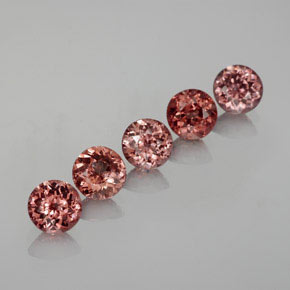 2.90 ct Pink Malaya Garnet Gemstone, Malaya Garnet Gem in Round Facet Shape for Sale.