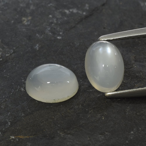 Warm White Moonstone Gem - 1.6ct Oval Cabochon (ID: 480088)