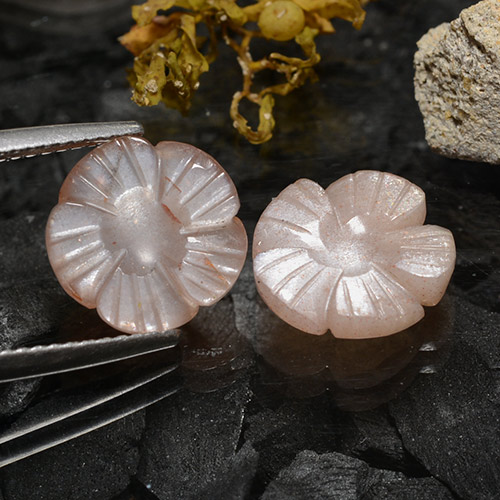 Light Caramel Brown Mondstein Edelstein - 3.2ct Geschnitzte Blume (ID: 485196)