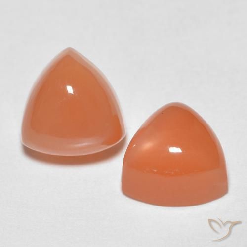 Paire assortie Pierre de Lune Orange Trillion de 6,1 x 6mm, poids total de 2,01 ct (1,01 ct en moyenne pour chaque), paire Pierre de Lune assorties de pureté Translucide et de couleur Orange foncé, pierre gemme naturelle Non traité, dureté Mohs de 6 à 6.5, Photo A