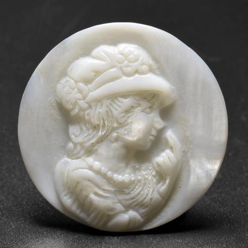 Pearl White Mother of Pearl Gem - 8.1ct Round Carved Cameo (ID: 586155)