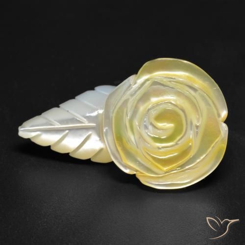 Madreperla Rosa tallada de 20,91 ct de China, Dimensión 28,2x17,3 mm, Claridad Opaco, Piedra preciosa natural Agua dulce natural, 1 pieza de Madreperla en color Amarillo claro, Dureza Mohs de 2.5 - 4.5, Photo A
