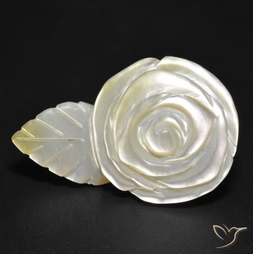 Madreperla bianco taglio fiore da 17,04 ct dalla Cina, dimensione 27,8x17,9 mm, pietra preziosa naturale Acqua dolce naturale , purezza Opaque, Madreperla Rosa intagliata da 1 pz, durezza Mohs di 2,5 - 4,5, Photo A
