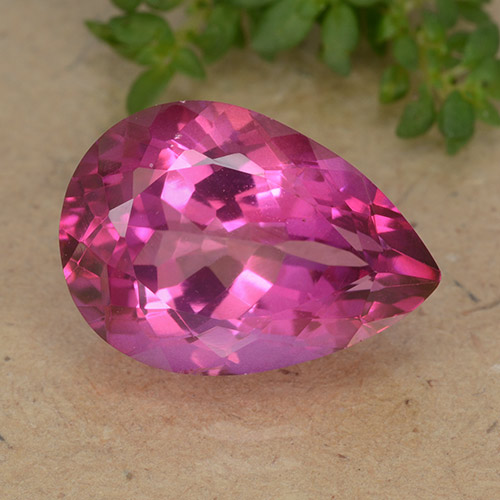 Topaze Mystique Rose Poire 14,1 x 10mm du Brésil, poids de 6,77 ct, pierre gemme naturelle Recouvert de pureté vvs-vs, 1 pièce Topaze Mystique pear facet, couleur : Rose foncé, dureté de Mohs de 8 convient aux bijoux de tous les jours, pierre de sagesse, Photo A