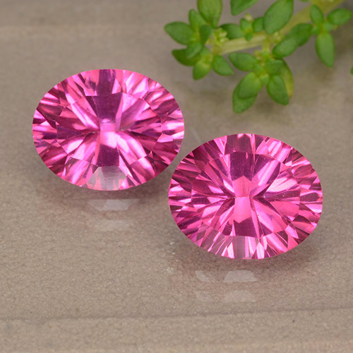 Paire assortie Topaze Mystique Rose Ovale de 10,1 x 8,1mm, poids total de 5,99 ct (3 ct en moyenne pour chaque), paire Topaze Mystique assorties de pureté VS et de couleur Magenta profond, pierre gemme naturelle Recouvert, dureté Mohs de 8 convient aux bijoux de tous les jours, pierre de sagesse, Photo A