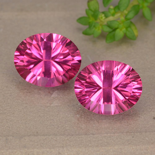 Rosado oscuro medio Topacio Místico Gema - 3.1ct Corte Cóncavo y Óvalo (ID: 490094)