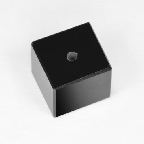 5ct drilled cube nero Onice dal Myanmar, Dimension 7,9 x 7,6mm, Natural Tinto Gemstone, Opaque Clarity, 1 piece Onice in Nero Color, Mohs Hardness of 6,5 - 7 adatto per gioielli da indossare ogni giorno, Photo A