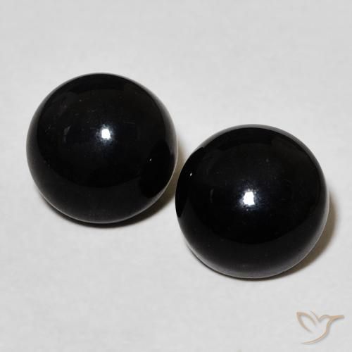 Par de Ónix Circular a juego de 7,1mm - Peso 3,03 ct en total / promedio. 1,52 ct cada uno, color Negro en claridad Opaco, piedra preciosa natural , dureza de Mohs 6.5 - 7 Adecuado para joyas de uso diario, Photo A