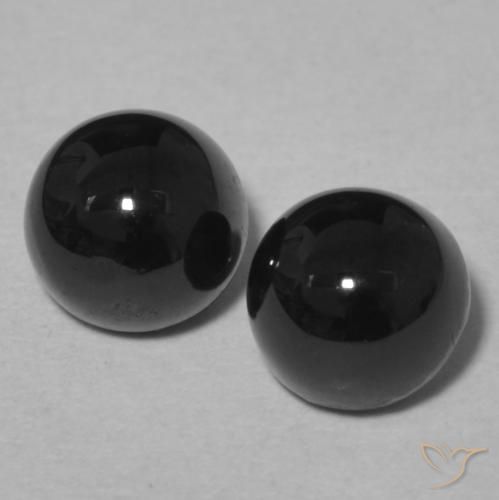 Ónix Circular a juego de 2 piezas en tamaño 5,6mm, peso 2,46 ct en total / promedio. 1,23 ct cada uno, Negro en claridad Opaco, piedra preciosa natural , dureza de Mohs 6.5 - 7 Adecuado para joyas de uso diario, Photo A