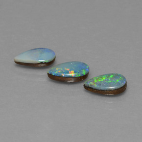 Mehrfarbig Opal-Dublette Edelstein - 0.7ct Birnen Cabochon (ID: 446803)