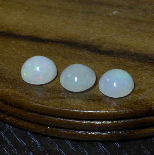Bluish White Opal Gem - 1.7ct Round Cabochon (ID: 466418)