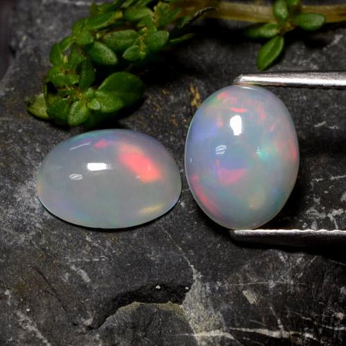 Multicolore Opale gemme - 1.1ct Ovale Cabochon (ID: 479739)