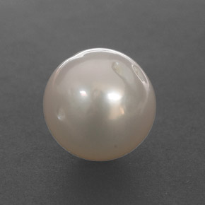 8.28 ct Cream Pearl Stone, Natural Pearl in Spherical Shape for Sale