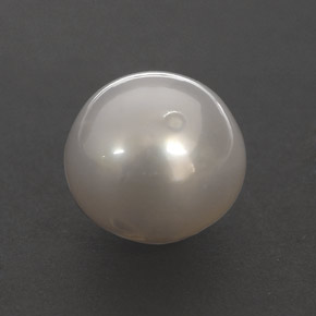 8.42 ct Cream Pearl Stone, Natural Pearl in Spherical Shape for Sale