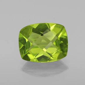 Verde vivo Peridoto Gema - 2.8ct Tablero de Ajedrez en Forma Cojín (ID: 334418)
