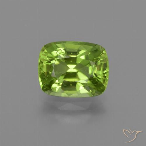 2,2 ct Peridot im Kissenschliff, 8,6 x 6,9 mm aus Myanmar, Photo A