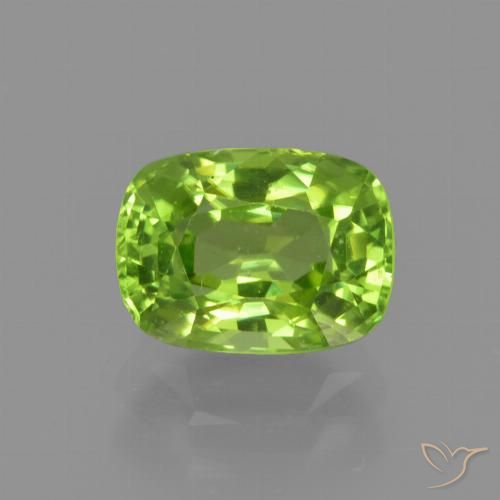 2,06 ct Peridot im Kissenschliff, 8,4 x 6,2 mm aus Myanmar, Photo A