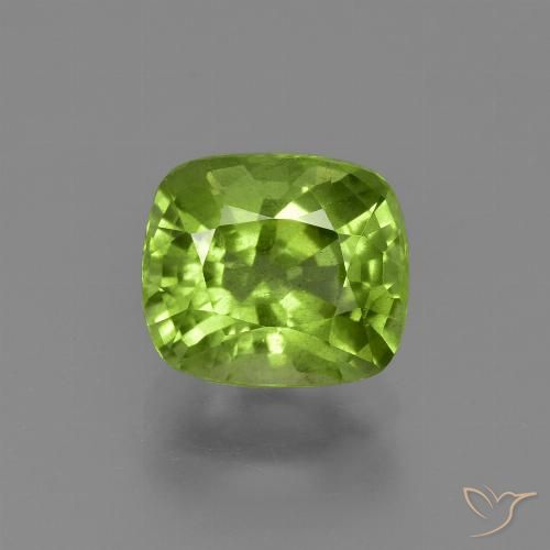 2,52 ct Peridot im Kissenschliff, 8,6 x 7,5 mm aus Myanmar, Photo A