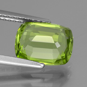 Peridot Gemstone in 9.5 x 7.5 mm Size for Sale, Peridot Stone in Medium Green Color