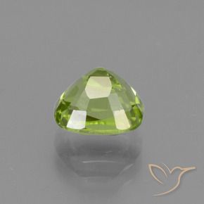Peridot Gemstone in 7.7 x 6.5 mm Size for Sale, Peridot Stone in Lively Green Color