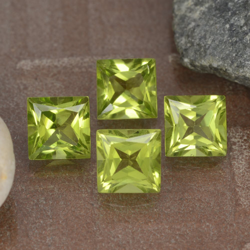 Verde amarillento Peridoto Gema - 0.8ct Corte Princesa (ID: 473770)