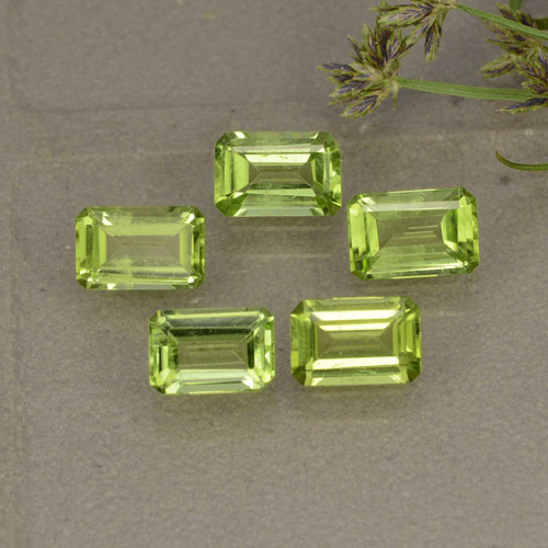 Verde vivo Peridoto Gema - 0.5ct Corte octagonal (ID: 474524)