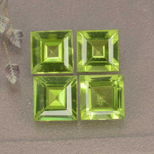 Verde giallastro Peridoto Gem - 1ct Taglio graduale quadrato (ID: 477846)