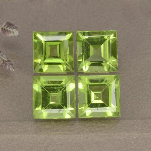 Lote de 4 piezas de China Verde Cuadrada de China - Tamaño 6,1 x 6mm, peso 4,78 ct en total / promedio. 1,2 ct cada uno, Color: Verde vivo, Dureza de Mohs 6.5 - 7 Adecuado para joyas de uso diario, Photo A