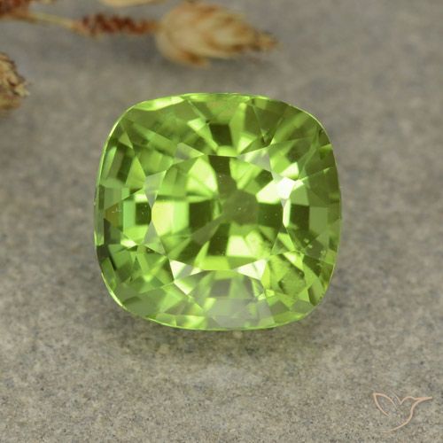 Péridot taille coussin de 2,4 ct, 8,1 x 7,7 mm du Myanmar, Photo A