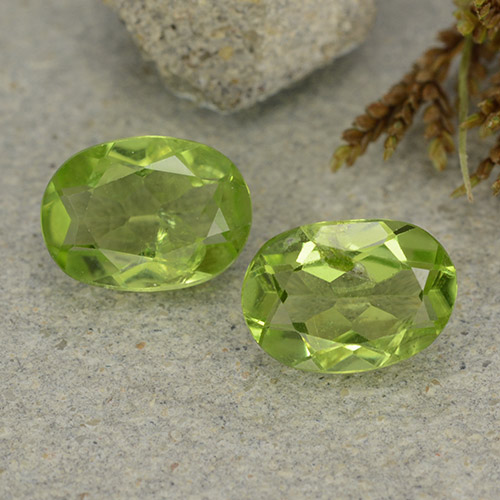 Medium Green Хризолит Камень - 1.2ct Фасетный Овал (ID: 484228)