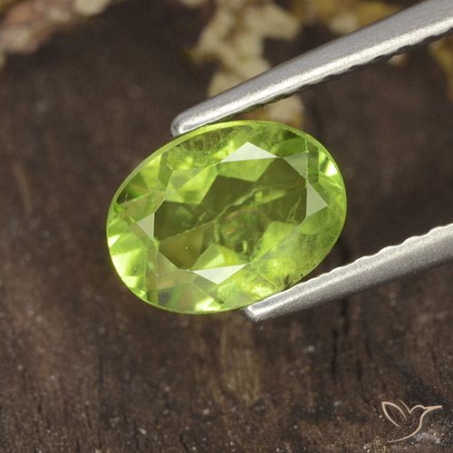 1.38ct Natural Medium Green Peridot, Oval, VS