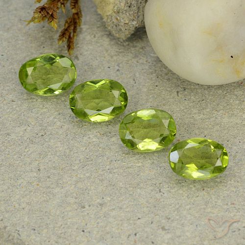 4.50ctw Natural Lively Green Peridot, Oval, VS