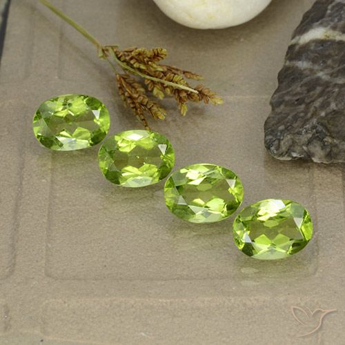 5.38ctw Natural Lively Green Peridot, Oval, VS