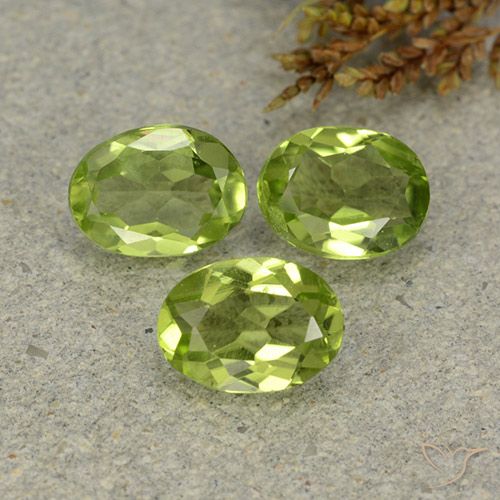 2.91ctw Natural Lively Green Peridot, Oval, VS
