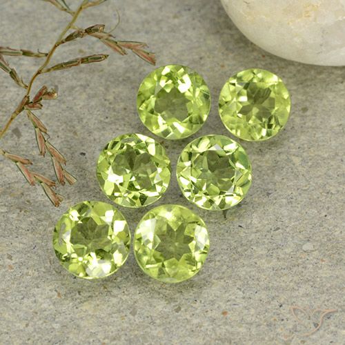 2.65ctw Natural Yellowish Green Peridot, Round, VVS-VS