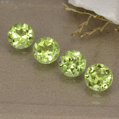 0.5ct Round Facet Lively Green Peridot for sale thumb image of 0.5ct Round Facet Lively Green Peridot (ID: 489158)