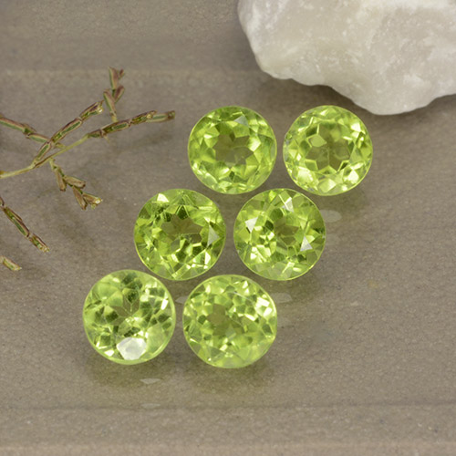 Verde amarillento intenso Peridoto Gema - 0.5ct Faceta Redonda (ID: 489365)