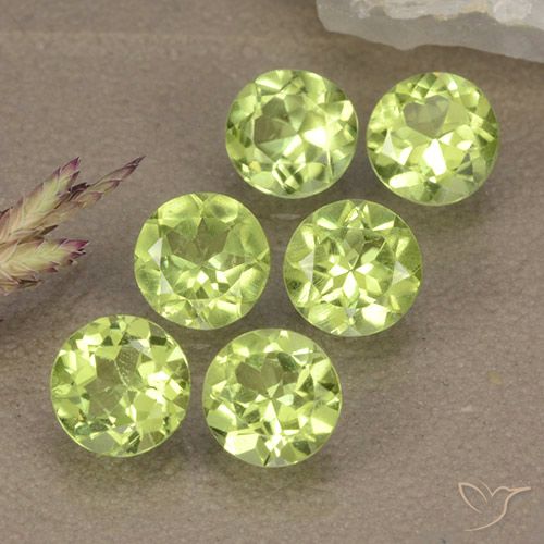 2.92ctw Natural Light Green Peridot, Round, VVS-VS
