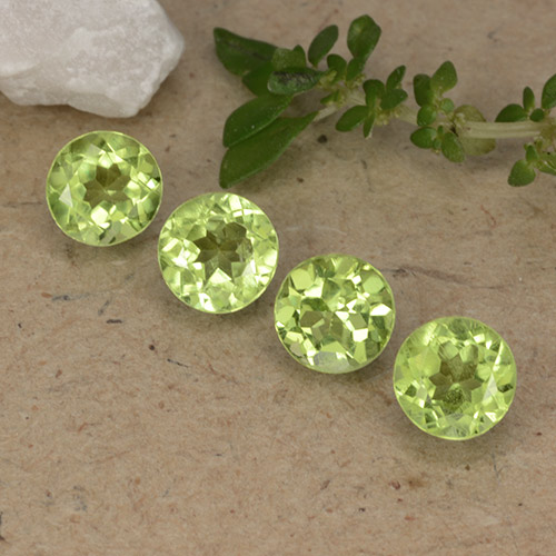0.5ct Round Facet Lively Green Peridot Gem for sale 0.5ct Round Facet Lively Green Peridot Gem (ID: 489437)