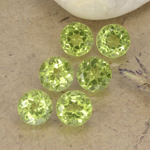 2.45ctw Natural Light Lively Green Peridot, Round, VVS-VS