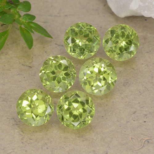 2.72ctw Natural Light Lively Green Peridot, Round, VVS-VS