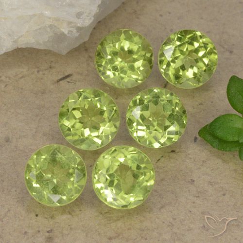 2.65ctw Natural Light Lively Green Peridot, Round, VVS-VS