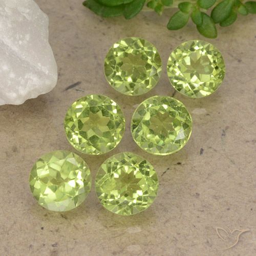 2.66ctw Natural Light Lively Green Peridot, Round, VVS-VS