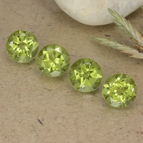 Light Green Peridot Gem - 0.8ct Round Facet (ID: 490431)