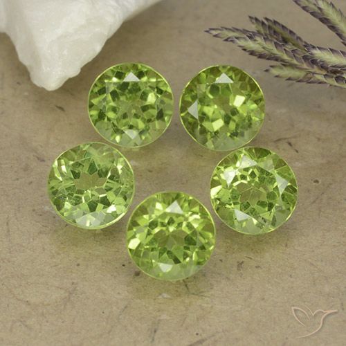 4.85ctw Natural Light Lively Green Peridot, Round, VS