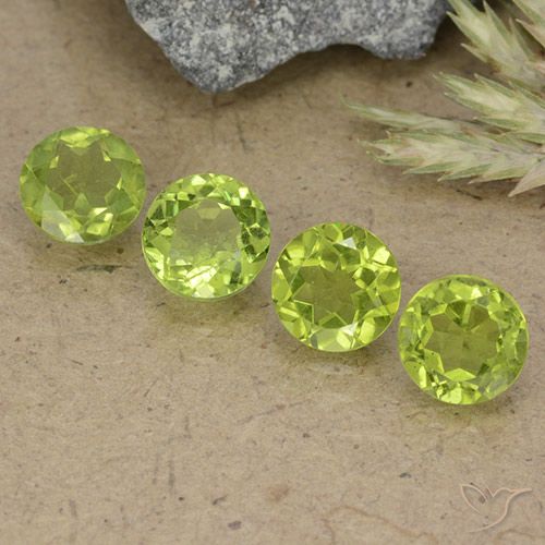 Medium Green 橄榄石 Gem - 1ct 圆形切面 (ID: 490556)