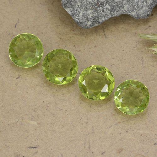 Lively Green Peridot Gem - 0.6ct Round Facet (ID: 490557)
