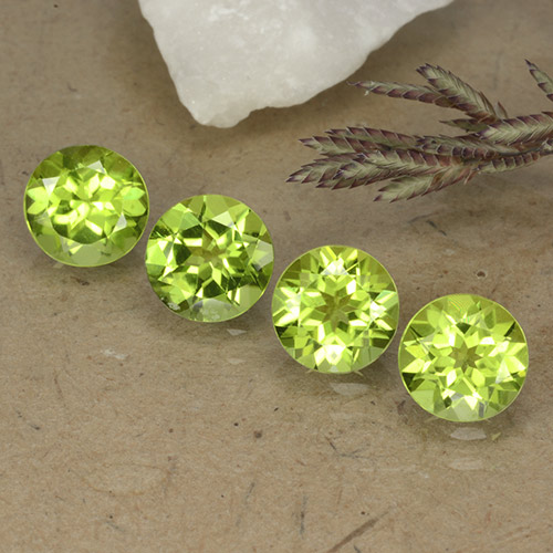 Medium Green Peridot Gem - 0.8ct Round Facet (ID: 490780)