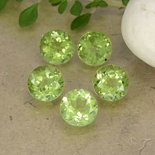 4.40ctw Natural Light Green Peridot, Round, VS
